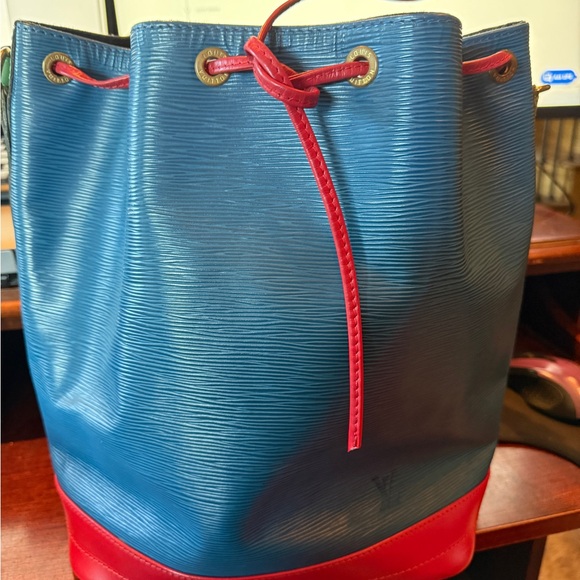 Louis Vuitton Noe Blue Epi Leather Bucket Bag. Color-block Pattern w Brass Hardw - Picture 4 of 8